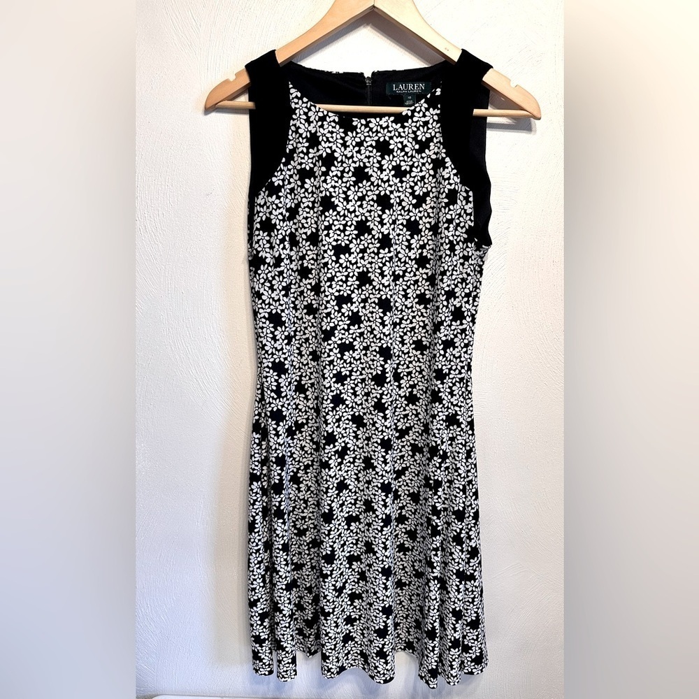 Lauren Ralph Laure Black & White A-line, fit n flare, sleeveless dress. Size 10 - Picture 1 of 6